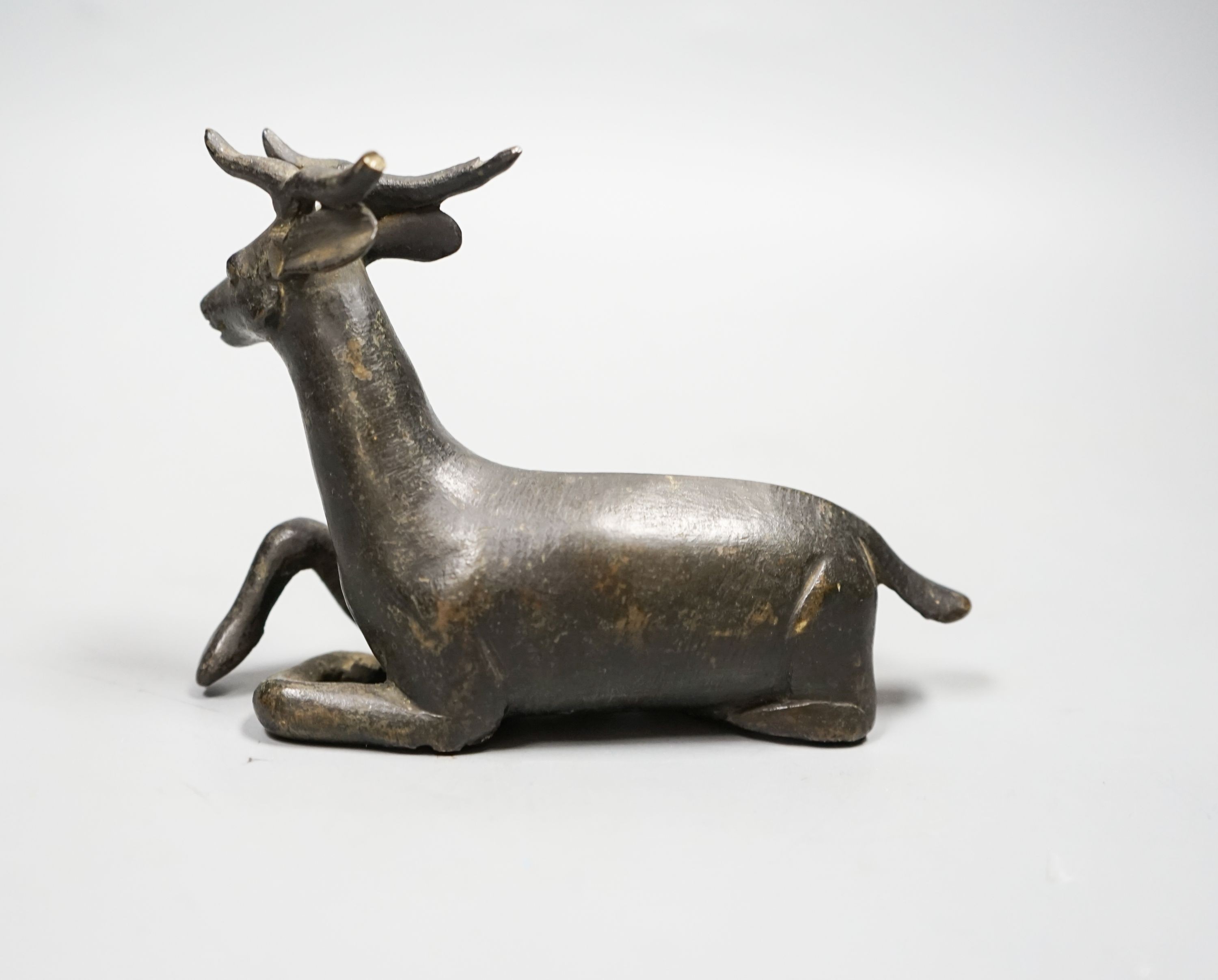 A Chinese early bronze figure of a deer, probably Yuan to Ming period, 13.5cm